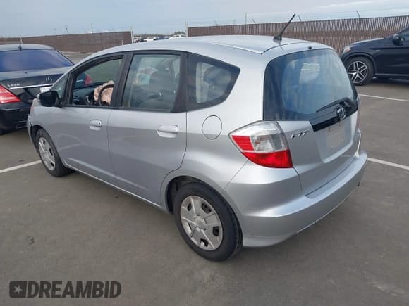 ✅ 2012 Honda Fit • VIN: JHMGE8H36CC023457 • Лот: 43751778. Опубликован ранее на IAAI с пробегом 211 837 миль. Бесплатный доступ к архиву аукционных продаж из США и подробный отчёт об истории автомобиля на DreamBid. Изображение 3.
