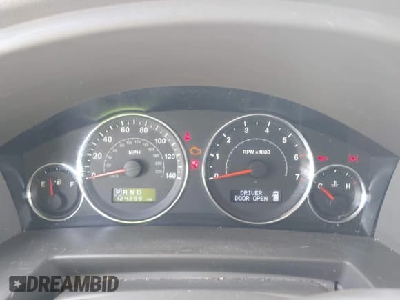 ✅ 2009 Jeep Commander Sport • VIN: 1J8HH48K89C550446 • Lot: 42505106. Wystawiony na IAAI z przebiegiem 124 299 mil. Bezpłatny archiwum sprzedaży aukcyjnych z USA i szczegółowy raport historii pojazdu na DreamBid. Zdjęcie 7.