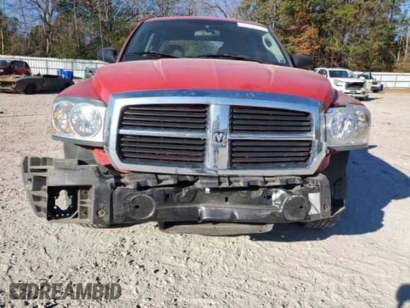 2006 Dodge Dakota ST z VIN 1D7HE28K56S533471, wystawiony jako Copart lot #83462934 z przebiegiem 114 097 mil mil oraz Szkoda całkowita • Salvage title. Historia ofert i sprzedaży dostępna na DreamBid. Obrazek 5.