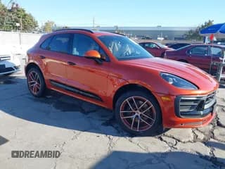 ✅ 2023 Porsche Macan • VIN: WP1AA2A56PLB11974 • Lot: 43497073. Wystawiony na IAAI z przebiegiem 14 447 mil. Bezpłatny archiwum sprzedaży aukcyjnych z USA i szczegółowy raport historii pojazdu na DreamBid. Zdjęcie 1.