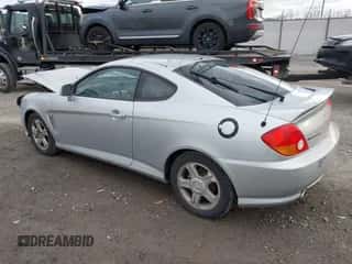 2004 Hyundai Tiburon GS z VIN KMHHM65D24U135433, wystawiony jako IAAI lot #41001291 z przebiegiem Nie podano mil oraz . Historia ofert i sprzedaży dostępna na DreamBid. Obrazek 3.