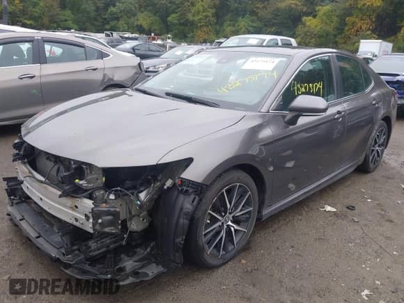 2021 Toyota Camry SE with VIN 4T1G11BK4MU028944, listed as a IAAI auction lot 43275174 with 82,954 mi miles and . Bid and sale history available at DreamBid. Image 2.