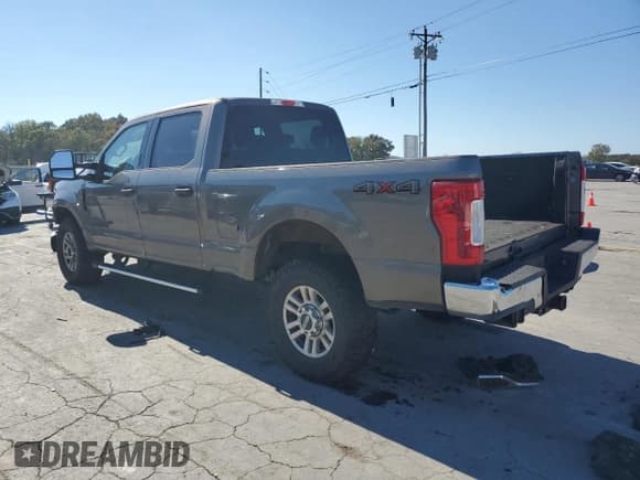 ✅ 2018 Ford F-250 XLT • VIN: 1FT7W2B62JEC08797 • Lot: 86644835. Listed on Copart with 113,813 mi. Free auction sales archive from the USA and detailed vehicle history report at DreamBid. Image 2.
