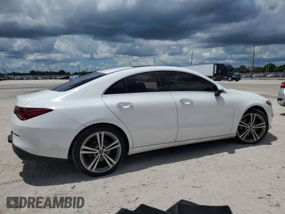 2021 Mercedes-Benz CLA 250 z VIN W1K5J4GB2MN189993, wystawiony jako Copart lot #68920145 z przebiegiem 52 840 mil mil oraz Szkoda całkowita • Salvage title. Historia ofert i sprzedaży dostępna na DreamBid. Obrazek 3.