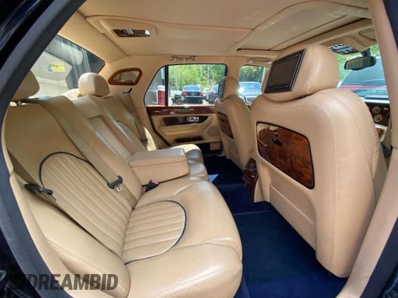 ✅ 2002 Bentley Arnage • VIN: SCBLC31E62CX08029 • Lot: 91598965. Wystawiony na Copart z przebiegiem 86 082 mil. Bezpłatny archiwum sprzedaży aukcyjnych z USA i szczegółowy raport historii pojazdu na DreamBid. Zdjęcie 6.