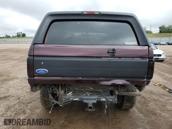 ✅ 1994 Ford Bronco Eddie Bauer • VIN: 1FMEU15N9RLA10733 • Lot: 70372525. Listed on Copart with 169,130 mi. Free auction sales archive from the USA and detailed vehicle history report at DreamBid. Image 6.