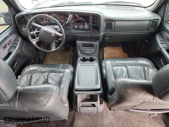 ✅ 2001 Chevrolet Silverado 2500HD • VIN: 1GCHK23121F208814 • Lot: 81619255. Wystawiony na Copart z przebiegiem 198 589 mil. Bezpłatny archiwum sprzedaży aukcyjnych z USA i szczegółowy raport historii pojazdu na DreamBid. Zdjęcie 8.