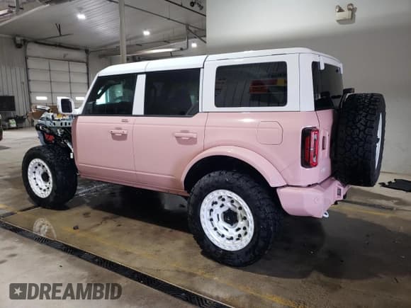 ✅ 2023 Ford Bronco • VIN: 1FMEE5DP3PLB07107 • Lot: 50701115. Wystawiony na Copart z przebiegiem 12 807 mil. Bezpłatny archiwum sprzedaży aukcyjnych z USA i szczegółowy raport historii pojazdu na DreamBid. Zdjęcie 2.