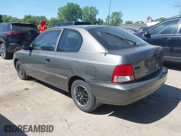 2001 Hyundai Accent GS z VIN KMHCG35C01U136132, wystawiony jako IAAI lot #42293830 z przebiegiem 111 906 mil mil oraz . Historia ofert i sprzedaży dostępna na DreamBid. Obrazek 3.