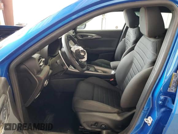 2024 Dodge Hornet R/T z VIN ZACPDFCW1R3A19984, wystawiony jako Copart lot #58474565 z przebiegiem 19 863 mil mil oraz Czysty tytuł • Clean title. Historia ofert i sprzedaży dostępna na DreamBid. Obrazek 7.