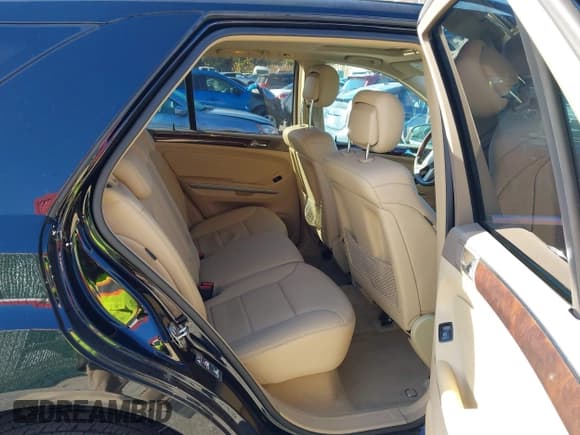 ✅ 2010 Mercedes-Benz M 350 • VIN: 4JGBB8GB5AA589157 • Lot: 43651594. Listed on IAAI with 128,891 mi. Free auction sales archive from the USA and detailed vehicle history report at DreamBid. Image 8.