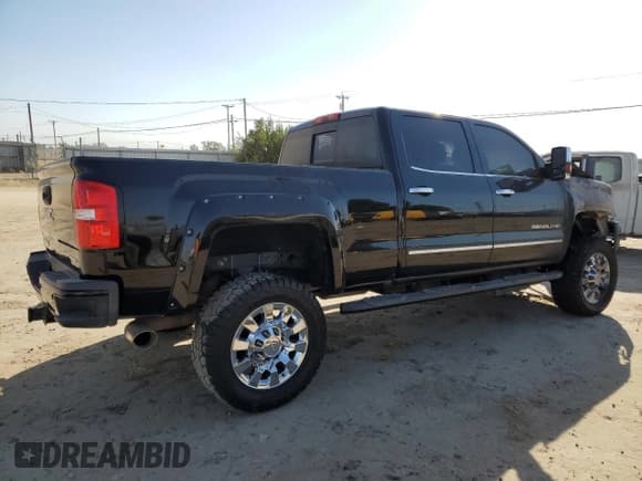 ✅ 2018 GMC Sierra 2500HD Denali • VIN: 1GT12UEY6JF174304 • Лот: 80651355. Опубликован ранее на Copart с пробегом Не указан. Бесплатный доступ к архиву аукционных продаж из США и подробный отчёт об истории автомобиля на DreamBid. Изображение 3.