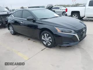 ✅ 2025 Nissan Altima S • VIN: 1N4BL4BV4SN305268 • Lot: 41271016. Listed on IAAI with 2,261 mi. Free auction sales archive from the USA and detailed vehicle history report at DreamBid. Image 1.