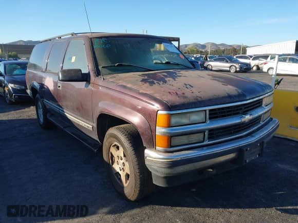 1997 Chevrolet Suburban with VIN 3GNFK16R1VG135563, listed as a IAAI auction lot 43572552 with 285,504 mi miles and . Bid and sale history available at DreamBid. Image 1.