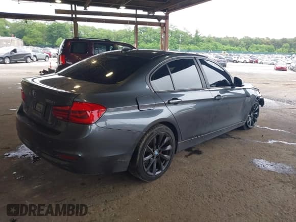 ✅ 2018 BMW 3 Series 320i xDrive • VIN: WBA8E5G54JNU46270 • Lot: 42517099. Listed on IAAI with Not provided. Free auction sales archive from the USA and detailed vehicle history report at DreamBid. Image 4.
