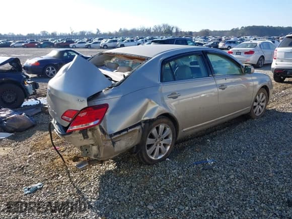 ✅ 2005 Toyota Avalon XLS • VIN: 4T1BK36B45U051526 • Lot: 41680419. Wystawiony na IAAI z przebiegiem 162 366 mil. Bezpłatny archiwum sprzedaży aukcyjnych z USA i szczegółowy raport historii pojazdu na DreamBid. Zdjęcie 4.