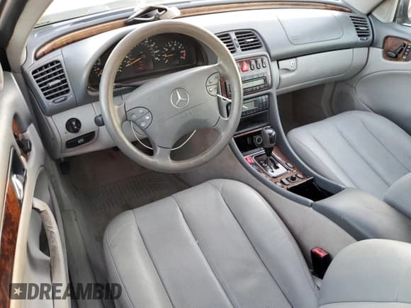 ✅ 2003 Mercedes-Benz CLK 320 • VIN: WDBLK65GX3T144205 • Lot: 92627495. Wystawiony na Copart z przebiegiem 142 399 mil. Bezpłatny archiwum sprzedaży aukcyjnych z USA i szczegółowy raport historii pojazdu na DreamBid. Zdjęcie 8.