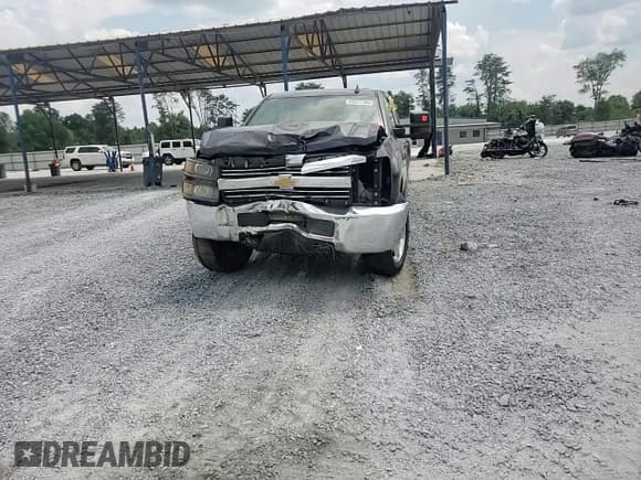 ✅ 2015 Chevrolet Silverado 2500HD LT • VIN: 1GC2KVEGXFZ500368 • Lot: 63537205. Wystawiony na Copart z przebiegiem 215 282 mil. Bezpłatny archiwum sprzedaży aukcyjnych z USA i szczegółowy raport historii pojazdu na DreamBid. Zdjęcie 13.