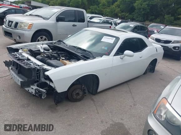 2018 Dodge Challenger R/T z VIN 2C3CDZBT0JH300572, wystawiony jako IAAI lot #43104545 z przebiegiem 83 644 mil mil oraz . Historia ofert i sprzedaży dostępna na DreamBid. Obrazek 2.