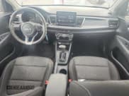 ✅ 2022 Kia Rio S • VIN: 3KPA24AD9NE462143 • Lot: 84396295. Wystawiony na Copart z przebiegiem 102 491 mil. Bezpłatny archiwum sprzedaży aukcyjnych z USA i szczegółowy raport historii pojazdu na DreamBid. Zdjęcie 8.