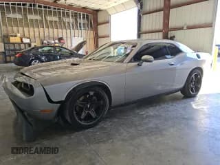 ✅ 2014 Dodge Challenger SXT • VIN: 2C3CDYAG2EH221277 • Lot: 83469934. Wystawiony na Copart z przebiegiem 164 499 mil. Bezpłatny archiwum sprzedaży aukcyjnych z USA i szczegółowy raport historii pojazdu na DreamBid. Zdjęcie 1.