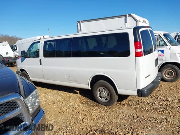✅ 2023 Chevrolet Express Passenger LS • VIN: 1GAZGNFP9P1114645 • Лот: 41663857. Опубликован ранее на IAAI с пробегом 128 181 миль. Бесплатный доступ к архиву аукционных продаж из США и подробный отчёт об истории автомобиля на DreamBid. Изображение 14.