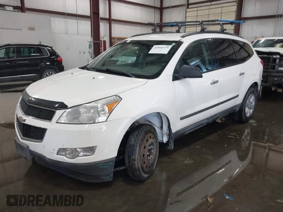 ✅ 2012 Chevrolet Traverse LS • VIN: 1GNKVEED1CJ132211 • Lot: 43566579. Wystawiony na IAAI z przebiegiem 184 191 mil. Bezpłatny archiwum sprzedaży aukcyjnych z USA i szczegółowy raport historii pojazdu na DreamBid. Zdjęcie 17.