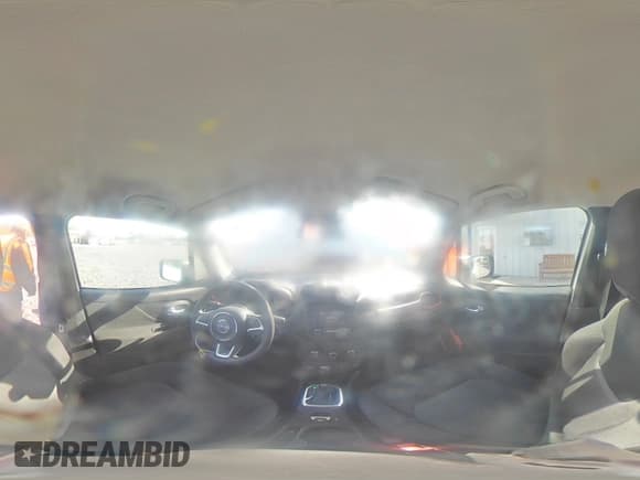 ✅ 2020 Jeep Renegade Sport • VIN: ZACNJBAB0LPL16086 • Lot: 90490965. Wystawiony na Copart z przebiegiem 50 721 mil. Bezpłatny archiwum sprzedaży aukcyjnych z USA i szczegółowy raport historii pojazdu na DreamBid. Zdjęcie 15.