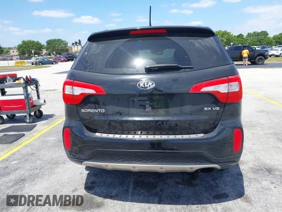 ✅ 2015 Kia Sorento SX • VIN: 5XYKWDA75FG606813 • Lot: 42161937. Wystawiony na IAAI z przebiegiem 159 856 mil. Bezpłatny archiwum sprzedaży aukcyjnych z USA i szczegółowy raport historii pojazdu na DreamBid. Zdjęcie 17.