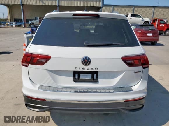 ✅ 2024 Volkswagen Tiguan SE • VIN: 3VVMB7AX0RM203935 • Lot: 80948165. Listed on Copart with 20,128 mi. Free auction sales archive from the USA and detailed vehicle history report at DreamBid. Image 6.