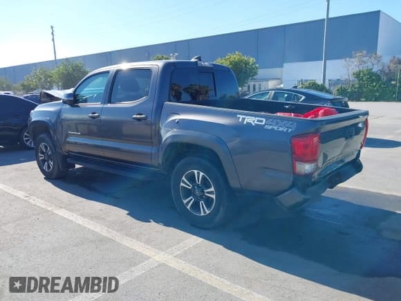 ✅ 2017 Toyota Tacoma SR5 • VIN: 5TFCZ5ANXHX081201 • Lot: 43354371. Listed on IAAI with 83,668 mi. Free auction sales archive from the USA and detailed vehicle history report at DreamBid. Image 3.