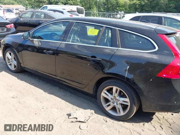 ✅ 2015 Volvo V60 T5 Drive-E Premier • VIN: YV126MEB4F1189404 • Lot: 42961446. Wystawiony na IAAI z przebiegiem 131 265 mil. Bezpłatny archiwum sprzedaży aukcyjnych z USA i szczegółowy raport historii pojazdu na DreamBid. Zdjęcie 14.