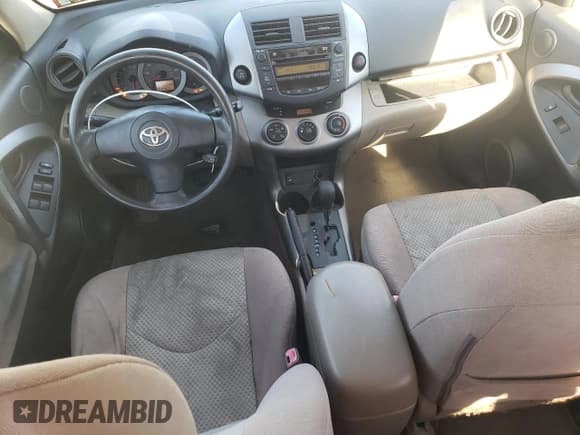 ✅ 2007 Toyota RAV4 • VIN: JTMBD35V175076083 • Lot: 92801215. Wystawiony na Copart z przebiegiem 103 365 mil. Bezpłatny archiwum sprzedaży aukcyjnych z USA i szczegółowy raport historii pojazdu na DreamBid. Zdjęcie 8.