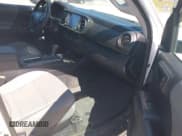 ✅ 2021 Toyota Tacoma SR • VIN: 3TYCZ5AN6MT030881 • Лот: 43217122. Опубликован ранее на IAAI с пробегом 100 699 миль. Бесплатный доступ к архиву аукционных продаж из США и подробный отчёт об истории автомобиля на DreamBid. Изображение 5.