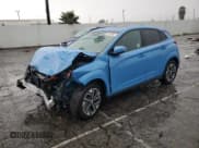 ✅ 2022 Hyundai Kona SEL • VIN: KM8K33AGXNU156152 • Лот: 81373253. Опубликован ранее на Copart с пробегом Не указан. Бесплатный доступ к архиву аукционных продаж из США и подробный отчёт об истории автомобиля на DreamBid. Изображение 1.