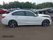 2020 BMW 3 Series 330i xDrive z VIN 3MW5R7J04L8B19857, wystawiony jako IAAI lot #43293574 z przebiegiem 19 853 mil mil oraz . Historia ofert i sprzedaży dostępna na DreamBid. Obrazek 13.