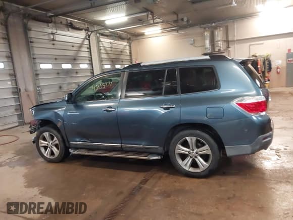 ✅ 2011 Toyota Highlander Limited • VIN: 5TDYK3EH4BS030499 • Lot: 43855271. Listed on IAAI with 162,881 mi. Free auction sales archive from the USA and detailed vehicle history report at DreamBid. Image 15.