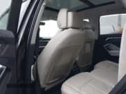 ✅ 2019 Audi Q3 Premium • VIN: WA1AECF34K1077471 • Lot: 42658213. Wystawiony na IAAI z przebiegiem 125 889 mil. Bezpłatny archiwum sprzedaży aukcyjnych z USA i szczegółowy raport historii pojazdu na DreamBid. Zdjęcie 8.