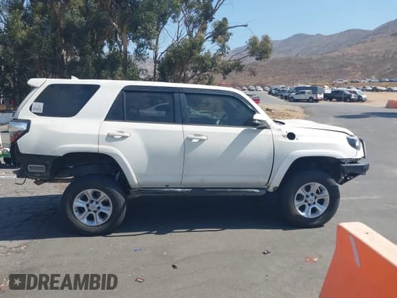 ✅ 2014 Toyota 4Runner SR5 • VIN: JTEBU5JR0E5201930 • Lot: 43069444. Wystawiony na IAAI z przebiegiem 63 223 mil. Bezpłatny archiwum sprzedaży aukcyjnych z USA i szczegółowy raport historii pojazdu na DreamBid. Zdjęcie 13.
