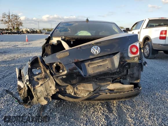 ✅ 2005 Volkswagen Jetta 2.5L • VIN: 3VWDF71KX5M614113 • Лот: 86473884. Опубликован ранее на Copart с пробегом Не указан. Бесплатный доступ к архиву аукционных продаж из США и подробный отчёт об истории автомобиля на DreamBid. Изображение 6.