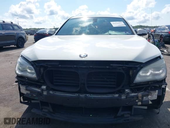 ✅ 2014 BMW 7 Series ALPINA B7 • VIN: WBAYE8C52ED135312 • Lot: 42939257. Wystawiony na IAAI z przebiegiem 146 878 mil. Bezpłatny archiwum sprzedaży aukcyjnych z USA i szczegółowy raport historii pojazdu na DreamBid. Zdjęcie 6.