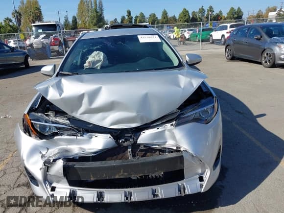 ✅ 2018 Toyota Corolla LE • VIN: 5YFBURHE5JP815206 • Lot: 43530572. Listed on IAAI with 83,437 mi. Free auction sales archive from the USA and detailed vehicle history report at DreamBid. Image 6.