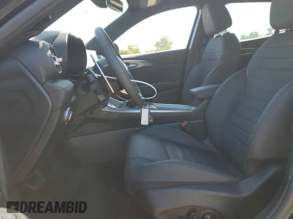 2024 Dodge Hornet R/T z VIN ZACPDFCW5R3A29675, wystawiony jako Copart lot #57140675 z przebiegiem 32 816 mil mil oraz Czysty tytuł • Clean title. Historia ofert i sprzedaży dostępna na DreamBid. Obrazek 7.