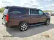 2017 Chevrolet Suburban Premier z VIN 1GNSKJKC4HR288782, wystawiony jako Copart lot #68502444 z przebiegiem 174 498 mil mil oraz Czysty tytuł • Clean title. Historia ofert i sprzedaży dostępna na DreamBid. Obrazek 3.