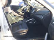 ✅ 2016 Hyundai Veloster Turbo Rally Edition • VIN: KMHTC6AE0GU292751 • Lot: 41338225. Wystawiony na IAAI z przebiegiem 61 688 mil. Bezpłatny archiwum sprzedaży aukcyjnych z USA i szczegółowy raport historii pojazdu na DreamBid. Zdjęcie 5.