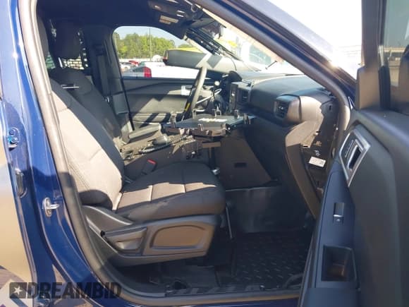 ✅ 2023 Ford Police Interceptor Utility • VIN: 1FM5K8AC6PGA34268 • Lot: 42435953. Wystawiony na IAAI z przebiegiem 24 786 mil. Bezpłatny archiwum sprzedaży aukcyjnych z USA i szczegółowy raport historii pojazdu na DreamBid. Zdjęcie 5.