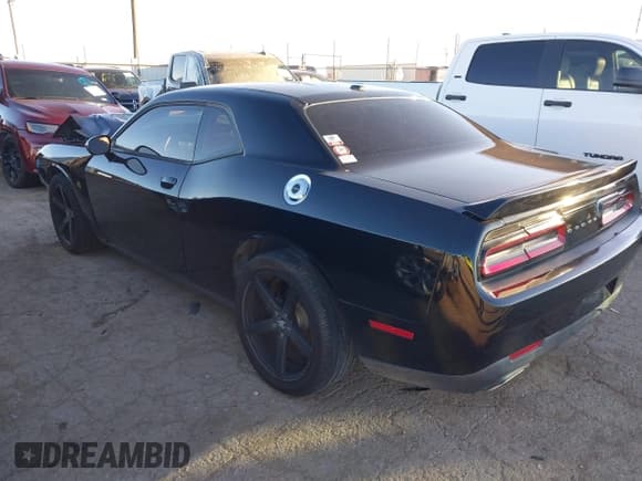 ✅ 2015 Dodge Challenger SXT • VIN: 2C3CDZAG4FH901110 • Lot: 43562137. Listed on IAAI with 121,046 mi. Free auction sales archive from the USA and detailed vehicle history report at DreamBid. Image 3.
