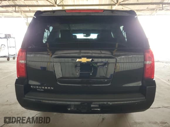 ✅ 2018 Chevrolet Suburban LT • VIN: 1GNSCHKC5JR333756 • Lot: 69671854. Wystawiony na Copart z przebiegiem 175 952 mil. Bezpłatny archiwum sprzedaży aukcyjnych z USA i szczegółowy raport historii pojazdu na DreamBid. Zdjęcie 6.