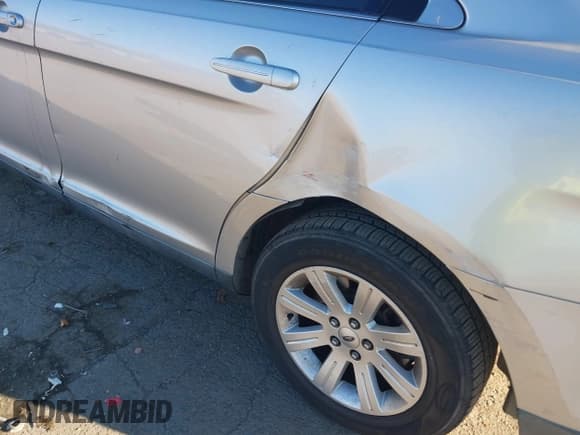 ✅ 2011 Ford Taurus SE • VIN: 1FAHP2DW8BG143044 • Lot: 43497048. Listed on IAAI with 139,235 mi. Free auction sales archive from the USA and detailed vehicle history report at DreamBid. Image 6.