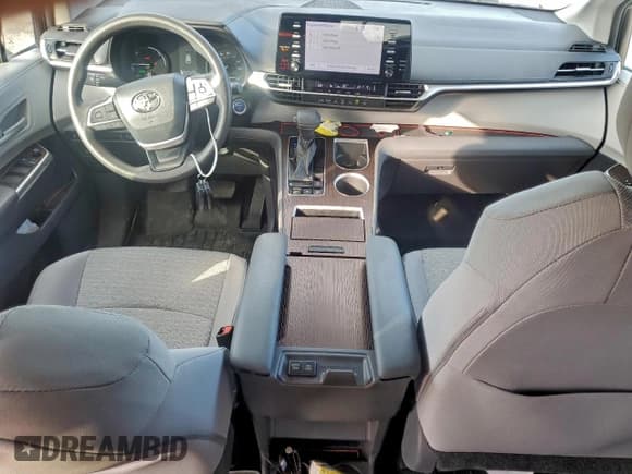 ✅ 2021 Toyota Sienna LE • VIN: 5TDKRKEC9MS049424 • Lot: 93443685. Listed on Copart with 61,950 mi. Free auction sales archive from the USA and detailed vehicle history report at DreamBid. Image 8.